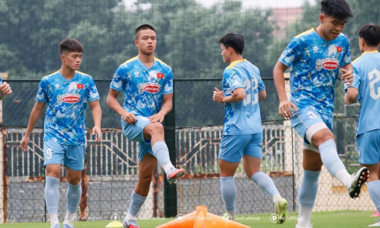 HLV Kim Sang Sik loại cầu thủ Việt kiều Trần Thanh Trung