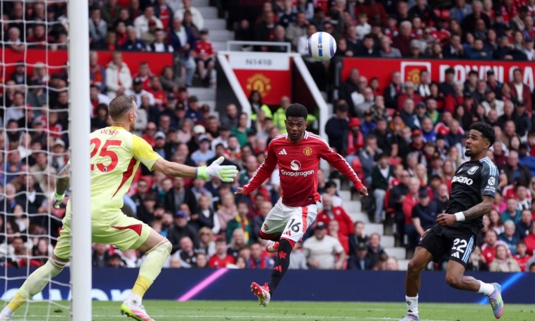 Thẻ đỏ định mệnh, Aston Villa tan mộng Champions League trước MU