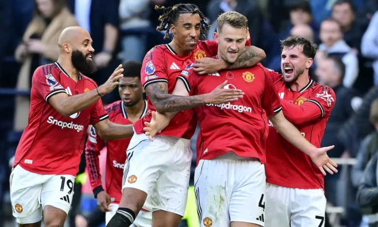 De Ligt hóa người hùng, MU giật lại 1 điểm kịch tính trước Tottenham