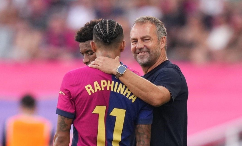 Hansi Flick chỉ đích danh ngôi sao 'không thể đụng đến' tại Barca