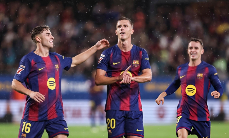 Barca thắng đậm, bám sát Real Madrid trong cuộc đua vô địch