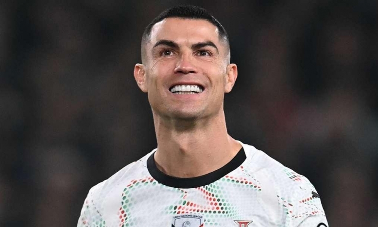 CHÍNH THỨC: Ronaldo phá vỡ sự im lặng sau tấm thẻ đỏ tai tiếng
