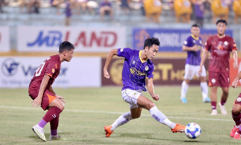 Trực tiếp Bình Định 0-0 Hà Nội: Sức ép từ chủ nhà