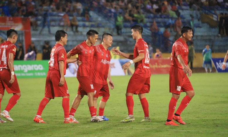 Trực tiếp Huyền thoại MU 2-3 Việt Nam All Stars: Ngược dòng