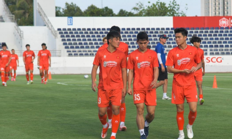 HLV Kim Sang Sik tiến hành loại 9 cầu thủ U23 Việt Nam