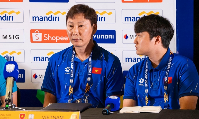 HLV Kim Sang Sik chỉ tên 2 đội đua vô địch với U23 Việt Nam