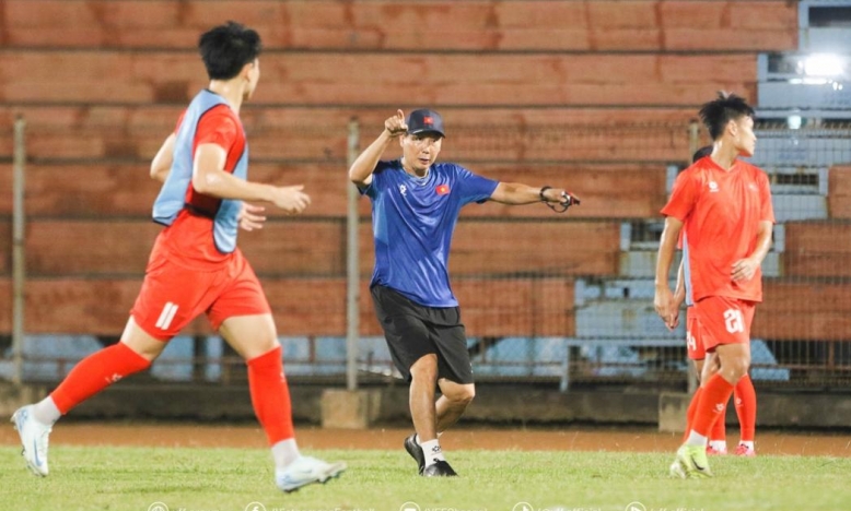 U23 Indonesia vào bán kết, HLV Kim Sang Sik lập tức hành động