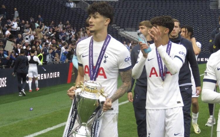 Cựu sao Chelsea, Tottenham có màn ra mắt thảm họa ở ĐT Thái Lan