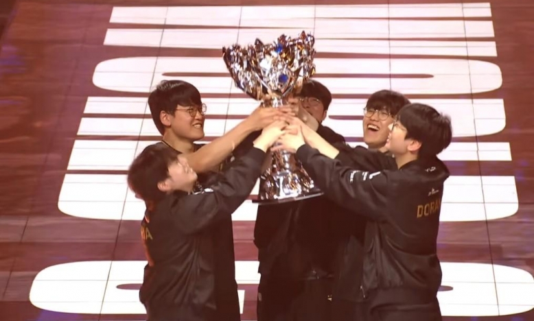 T1 chính thức vô địch CKTG 2025 sau chiến thắng nghẹt thở trước KT