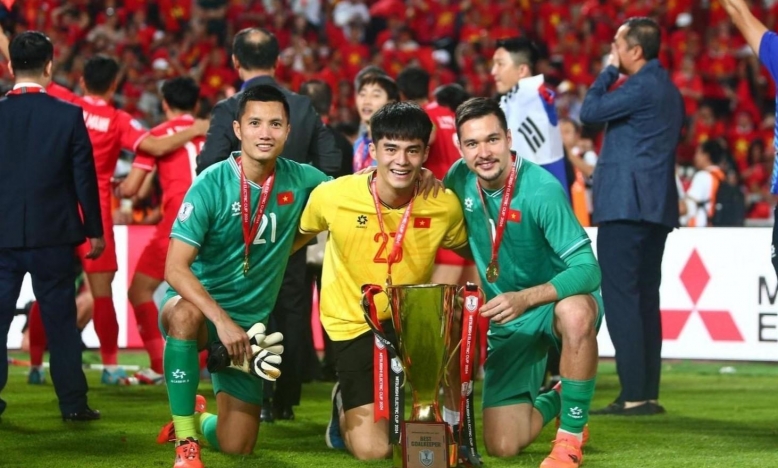 Nguyễn Filip hay Đình Triệu bắt chính trận gặp ĐT Malaysia?