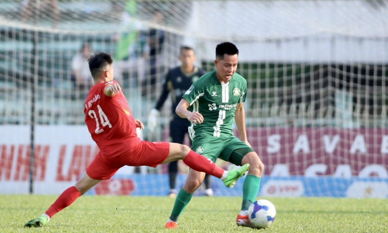 Trực tiếp Bình Phước 0-0 Long An: Bắt buộc phải thắng