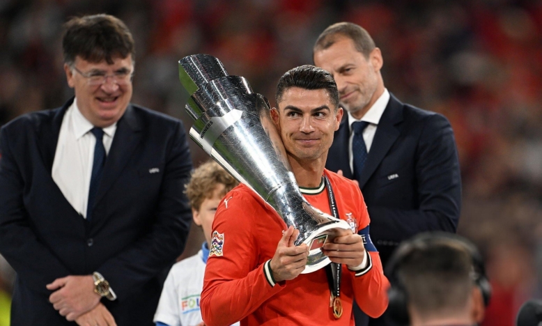 Ronaldo: 'Tôi chấp nhận gãy chân vì chiến thắng của Bồ Đào Nha'
