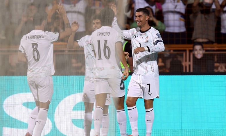 Ronaldo lập cú đúp, Bồ Đào Nha khởi đầu suôn sẻ tại VL World Cup