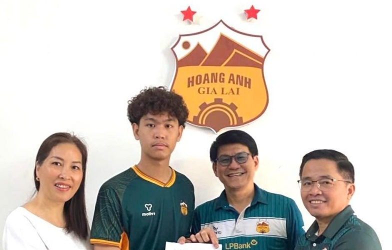 Việt kiều Thái Lan cao 1m87 cập bến đại gia V-League