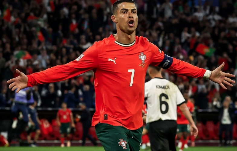 Đội bóng vĩ đại châu Âu chốt giá bán 'đàn em' Ronaldo