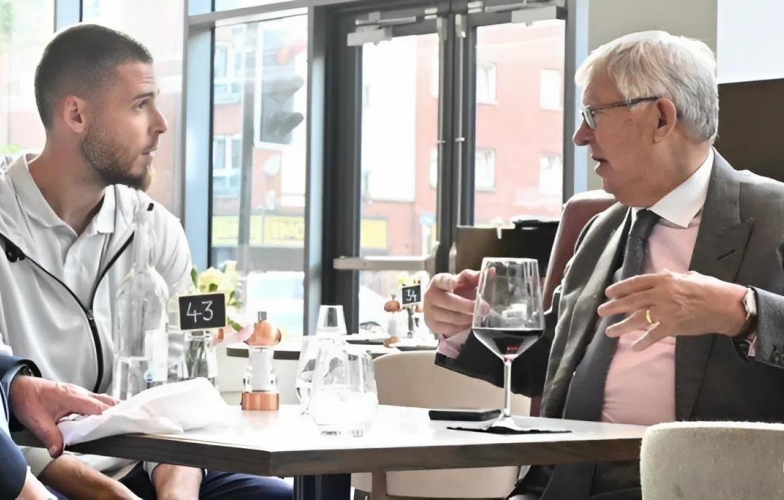 Sir Alex Ferguson xúc động ngày gặp lại học trò cũ