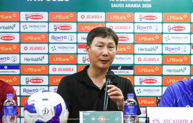 HLV Kim Sang Sik tiết lộ lý do thay cả hàng công U23 Việt Nam