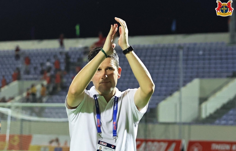 HLV Tây Ban Nha tiết lộ lý do bất ngờ chọn Ninh Bình FC