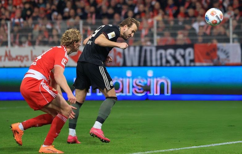 Harry Kane hóa người hùng, Bayern thoát hiểm phút chót