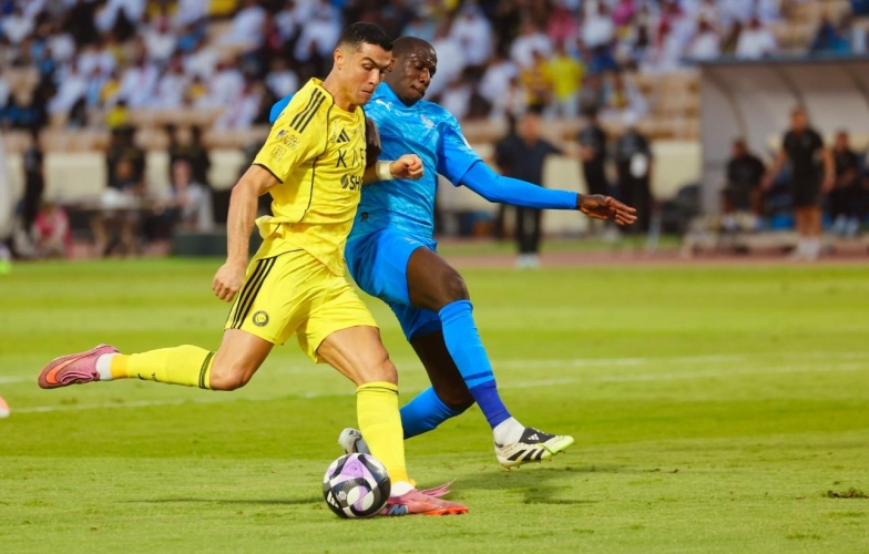 Ronaldo tỏa sáng, Al Nassr tiếp tục bay cao trên đỉnh BXH