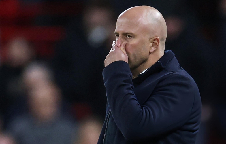 Arne Slot cay đắng thừa nhận 'ngày đen tối nhất' tại Anfield sau thảm bại