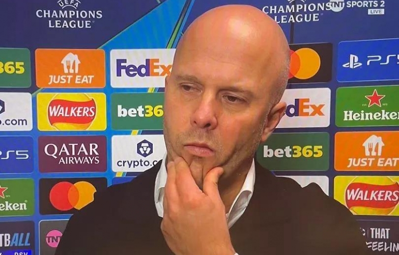 Huyền thoại lên tiếng: Chưa phải lúc sa thải Arne Slot