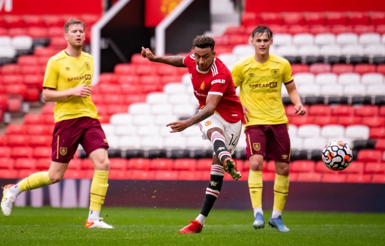 Sancho đá chính, MU ngược dòng đánh bại Burnley