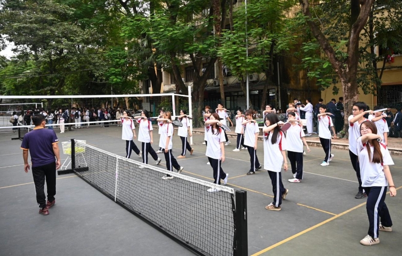 Pickleball gây bão ở NEU: Môn thể chất mới 'cháy slot' sau vài giờ mở lớp