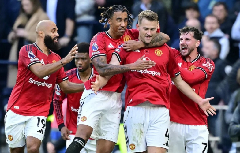 De Ligt hóa người hùng, MU giật lại 1 điểm kịch tính trước Tottenham