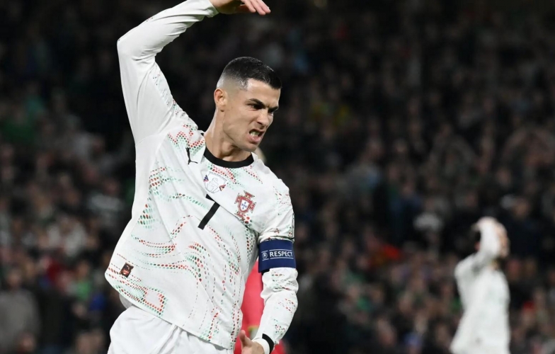 Tranh cãi thẻ đỏ của Cristiano Ronaldo