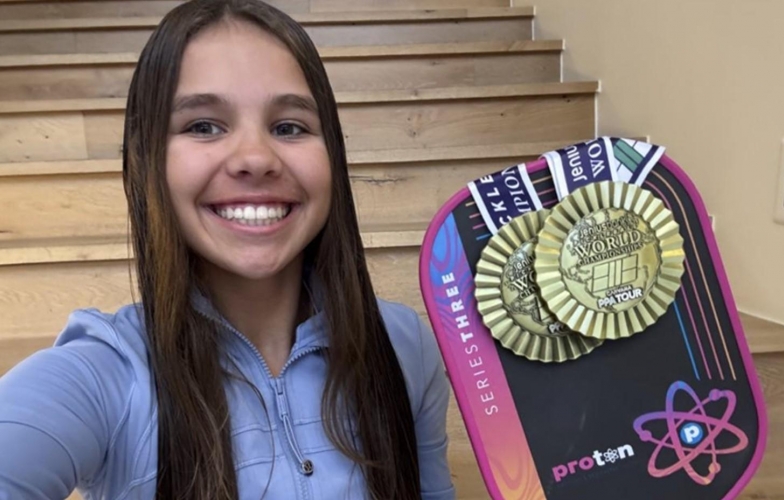 Cô bé 13 tuổi lật đổ hạt giống số 1, vô địch pickleball thế giới gây sốc nước Mỹ