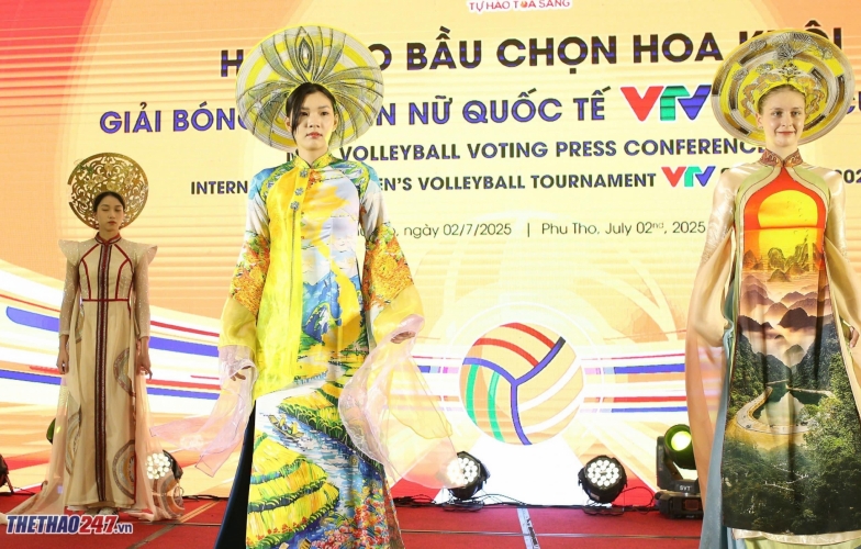 Các ứng viên hoa khôi bóng chuyền VTV Cup 2025 diện áo dài, đi catwalk