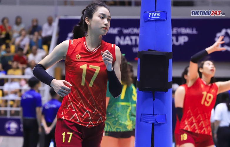 Bộ đôi tuyển thủ bóng chuyền nữ Việt Nam thả dáng cực xinh tại Thượng Hải