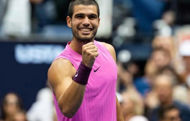 Alcaraz thắng dễ Djokovic, tiến vào chung kết US Open 2025