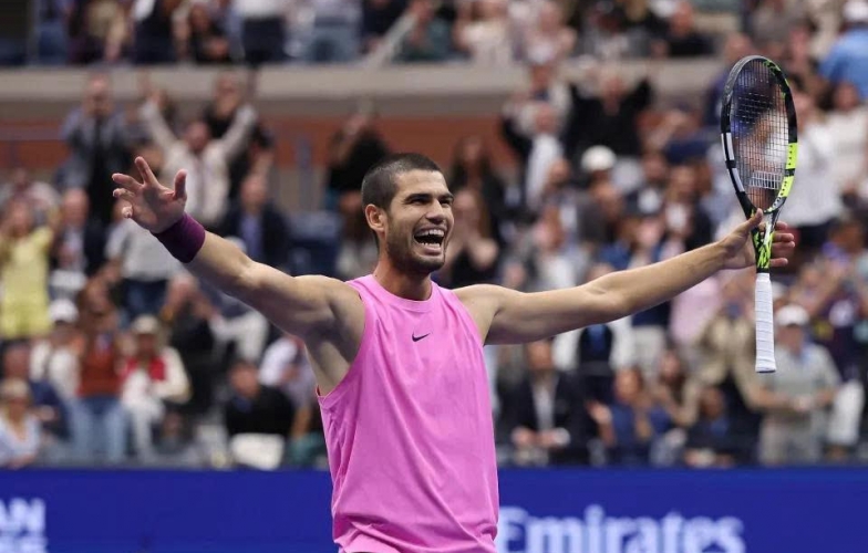 Alcaraz 'chung mâm' huyền thoại sau chức vô địch US Open 2025
