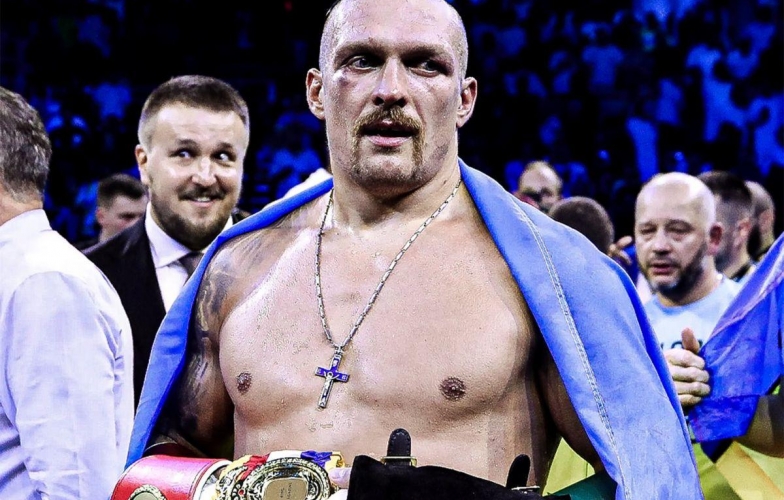 Oleksandr Usyk dính chấn thương, buộc hoãn trận bảo vệ đai vô địch