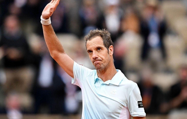 Đụng Sinner ở Roland Garros 2025, biểu tượng trái một tay thế giới nói lời tạm biệt
