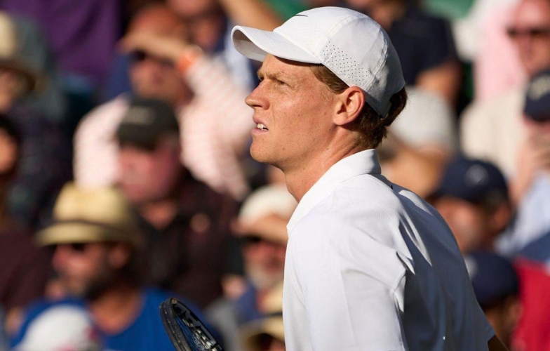 Sinner ra quyết định bất ngờ trước thềm tứ kết Wimbledon 2025