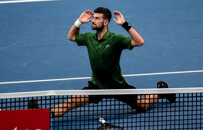 Huyền thoại tennis bảo vệ Djokovic trước tâm điểm chỉ trích