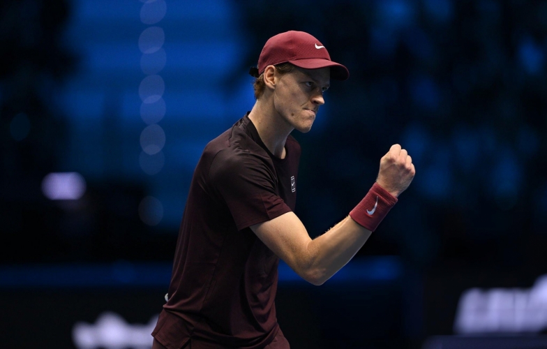 Sinner thắng dễ Zverev, là người đầu tiên làm 'chuyện ấy' ở ATP Finals 2025