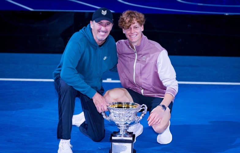 HLV của Sinner đáp trả Djokovic