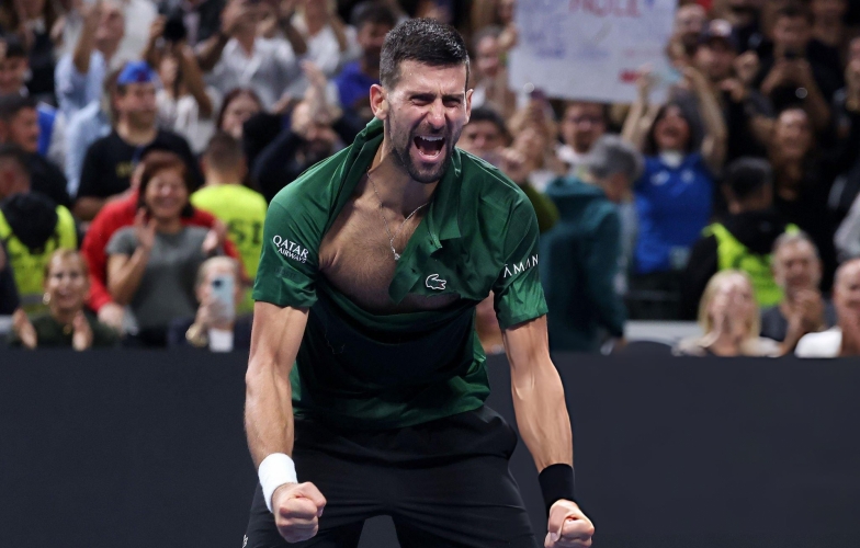 Djokovic vượt mặt Federer, lập kỉ lục vô tiền khoáng hậu