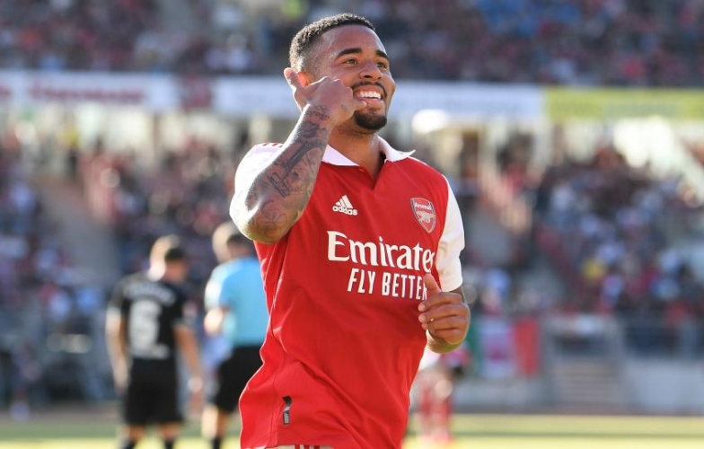 Tân binh đắt giá của Arsenal lập cú đúp ngay trận đầu ra mắt