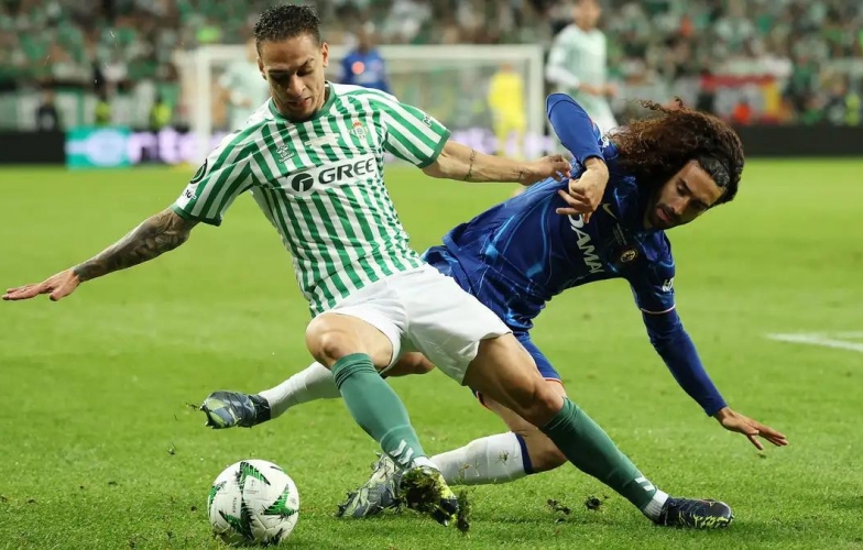 Antony nhận 'mưa gạch đá' sau khi Betis thất bại trước Chelsea