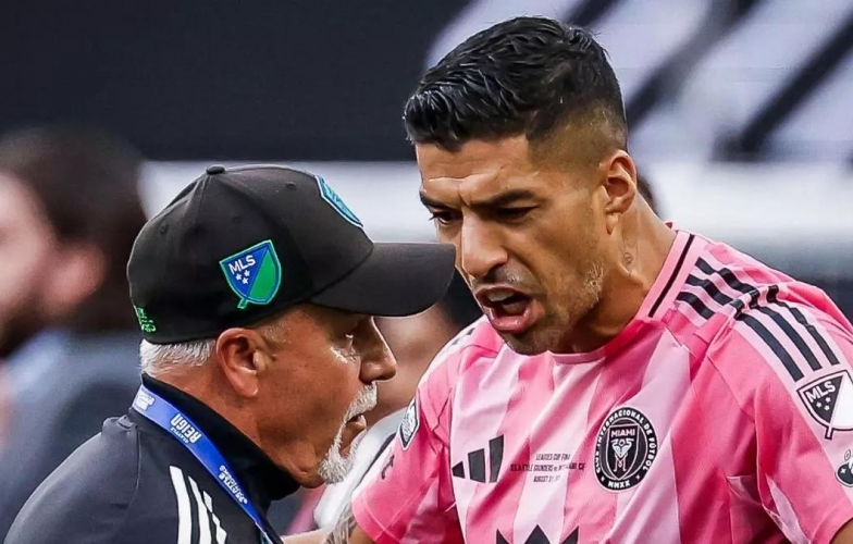 Án phạt tiếp theo dành cho Luis Suarez