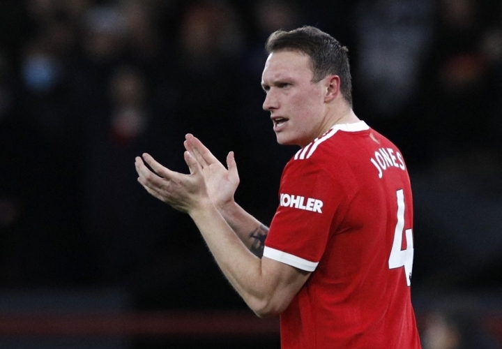 Phil Jones và 707 ngày trong bóng tối