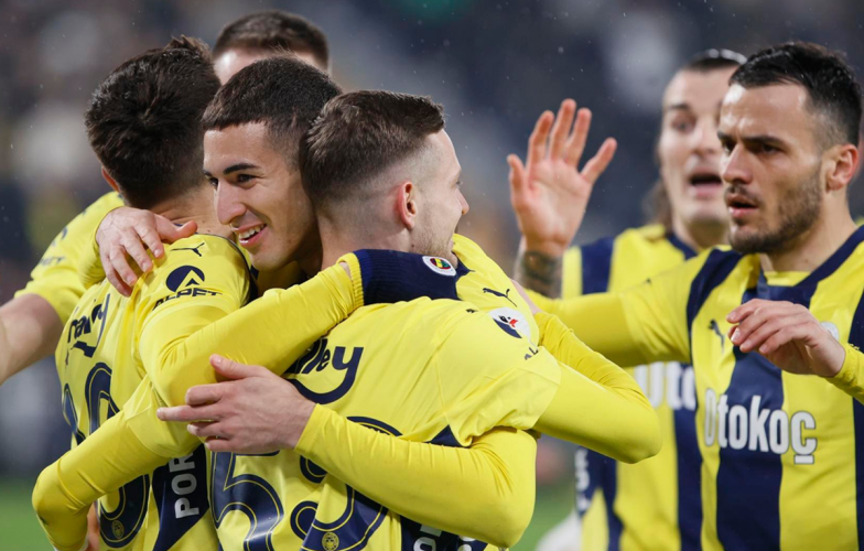 Nhận định Feyenoord vs Fenerbahce: Van Persie đấu trí Mourinho