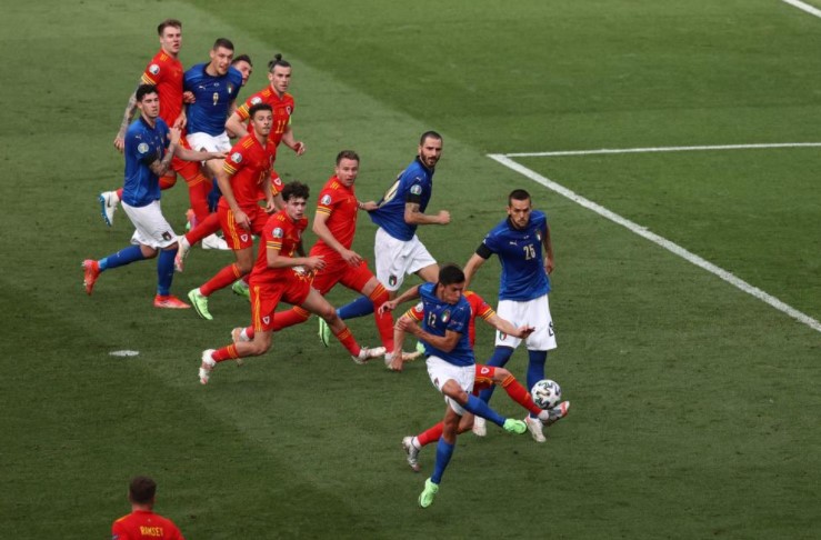 4 đội tuyển chính thức tiến vào vòng 16 đội Euro 2021