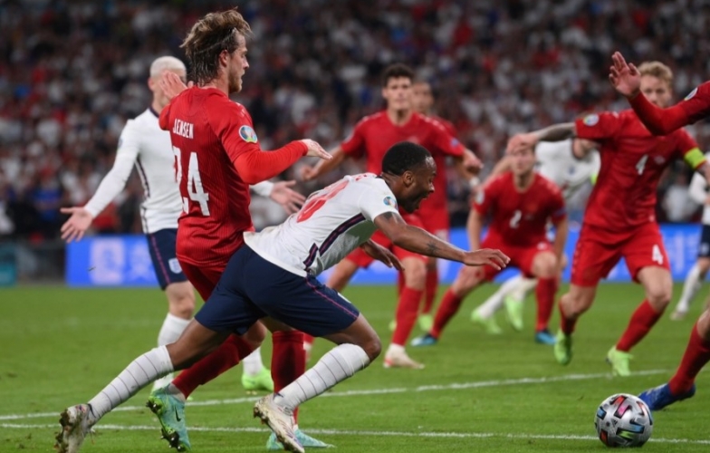 Wenger: 'Đó không thể là một quả penalty cho ĐT Anh'