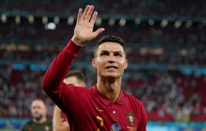 Ronaldo bị biến thành ‘vật tế thần’, lộ diện bến đỗ mới